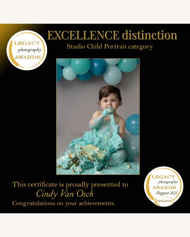 één prachtig mooi klein meisje, één taart, heel veel chaos én een Excellence award bij de @legacy_photography_awards 🤩
Soms zijn het net de onverwachte momenten die de mooiste herinneringen opleveren 🥰

#littlemiraclememories #cakesmashfotograaf #cakesmashfotografie #eenjaar  #eenjaaroud ##éénjaar